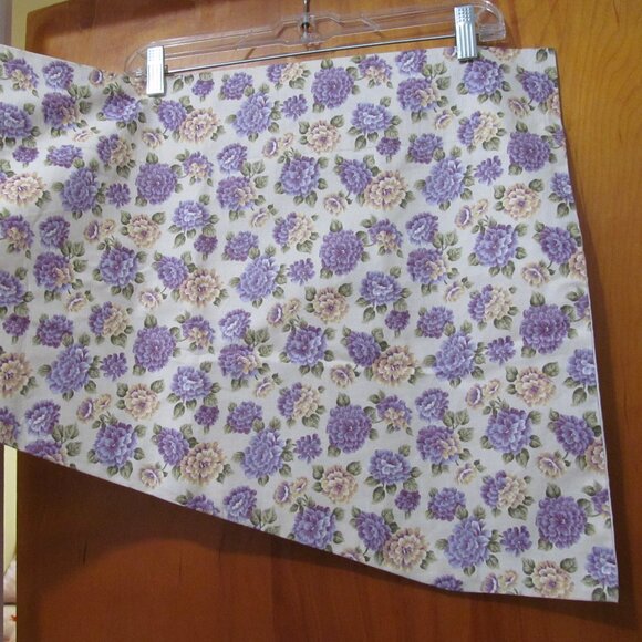 Floral Curtain Valance ~ Beige with purple flowers ~ 18-3/4 x 104" ~ Beautiful! - Picture 1 of 13